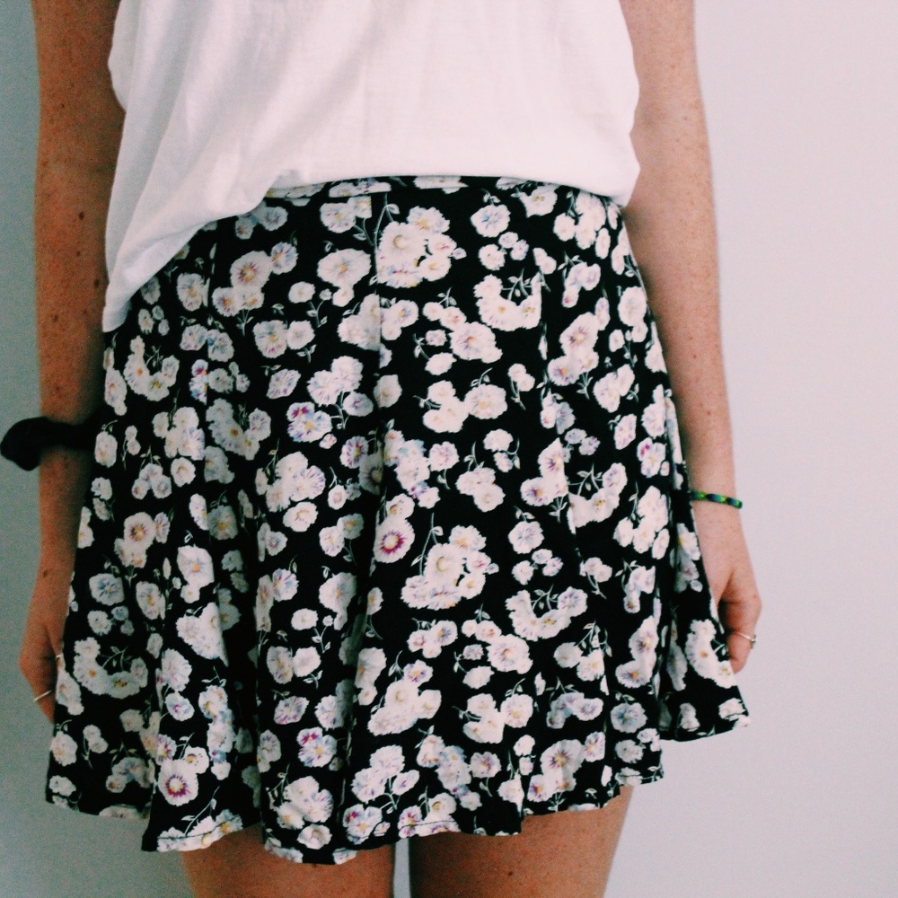 Black Daisy Printed Skirt